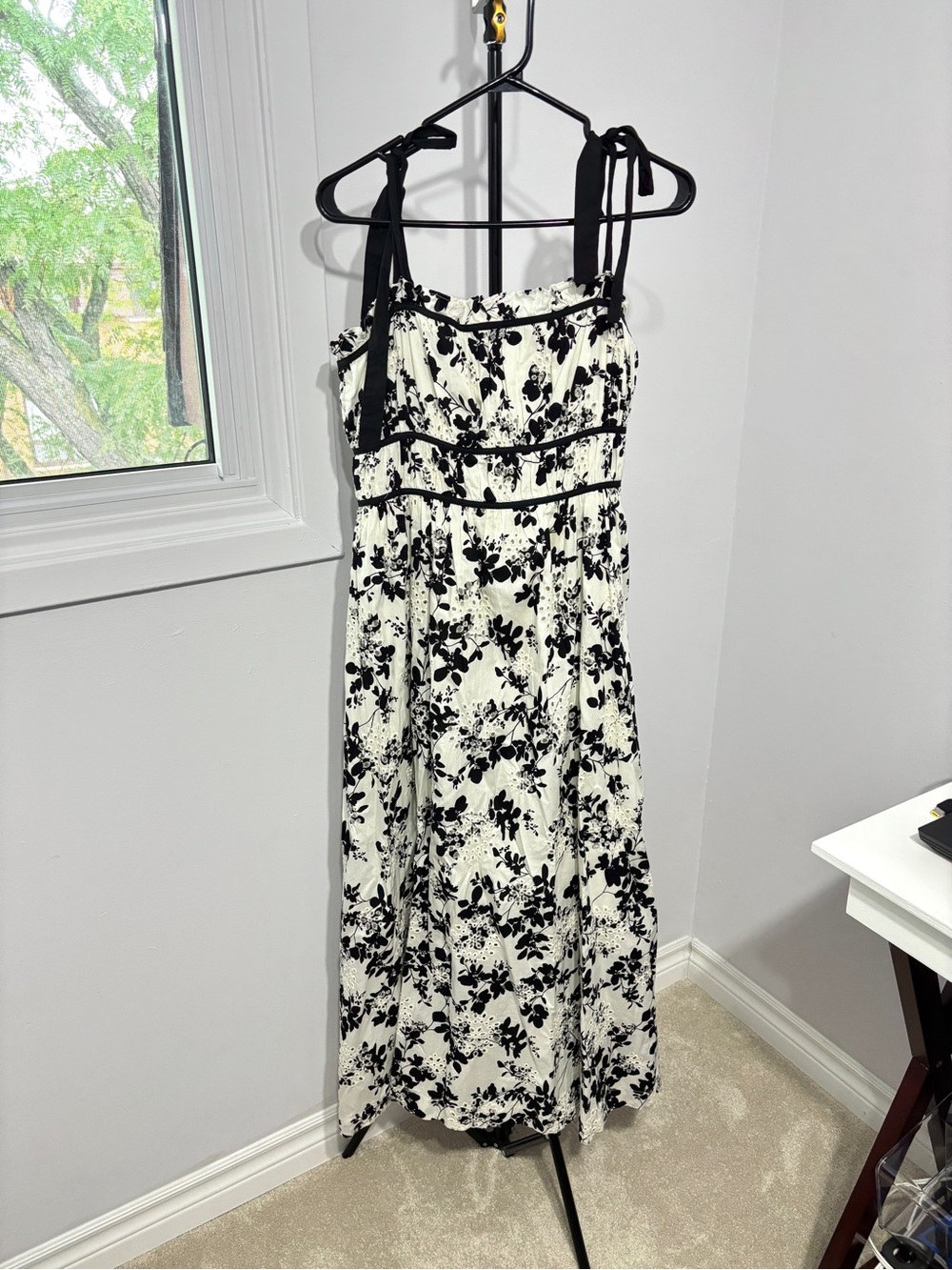 En Saison Black and White Floral Maxi Dress - Picture 6 of 8